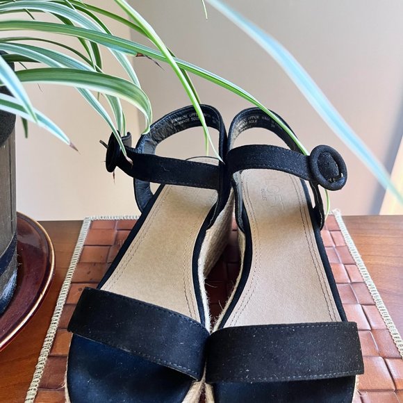 Black Platform Sandals - Picture 5 of 6